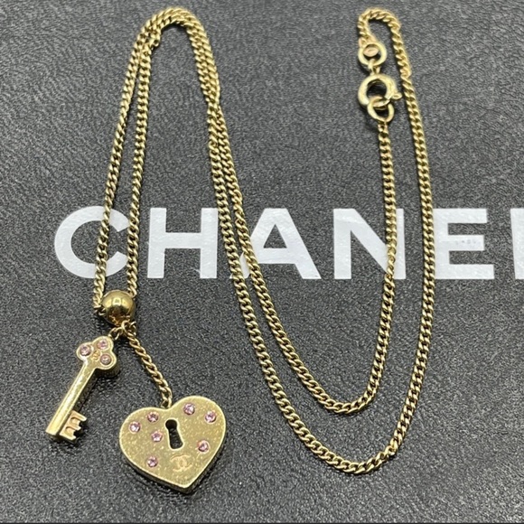 Chanel Vintage Rare Lock/key Necklace - Picture 2 of 7